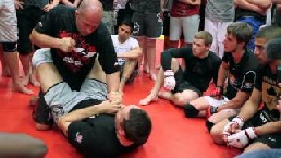 Fedor Emelianenko explains MMA body mechanics: in this video shares Fedor his knowledge and skills during one of his training camps in the Netherlands.