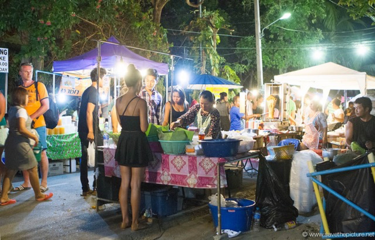 Indulge in the delicious and diverse cuisine of Koh Samui's Night Market. A foodie's paradise in Thailand, not to be missed! #KohSamui #NightMarket #FoodieHeaven